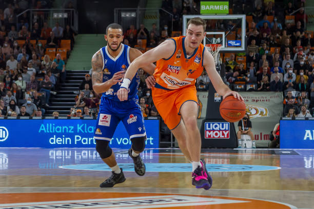 根据最新公 根据最新公